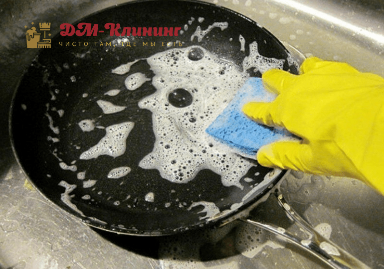 Как быстро очистить сковороду от нагара?